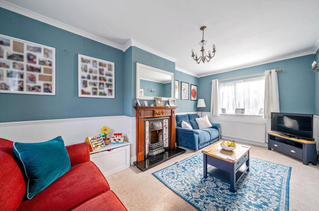 Property photo 1 of 19 Sitting Room