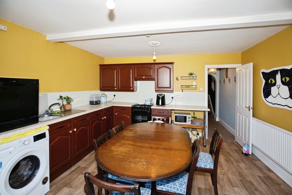Property photo 3 of 10 Kitchen View 2