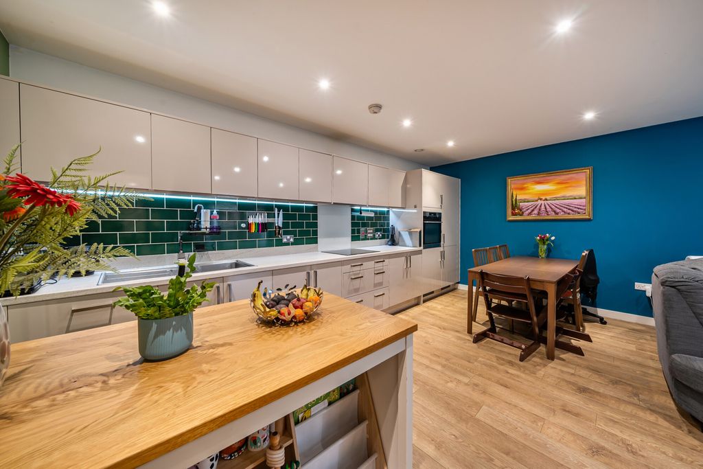 Property photo 2 of 21 Kitchen