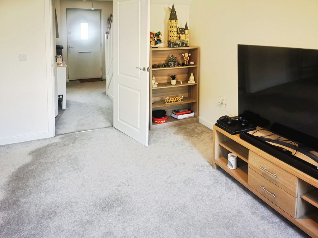 Property photo 3 of 12