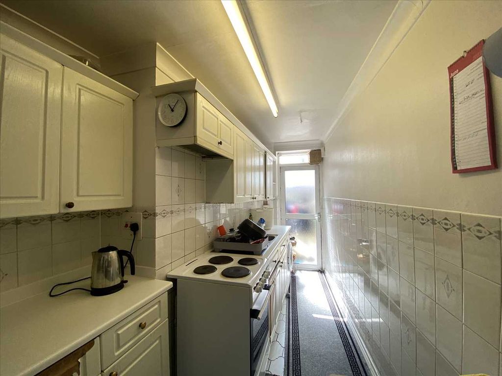 Property photo 3 of 7 Kitchen