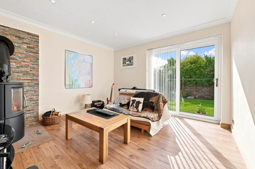 Property photo 3 of 31
