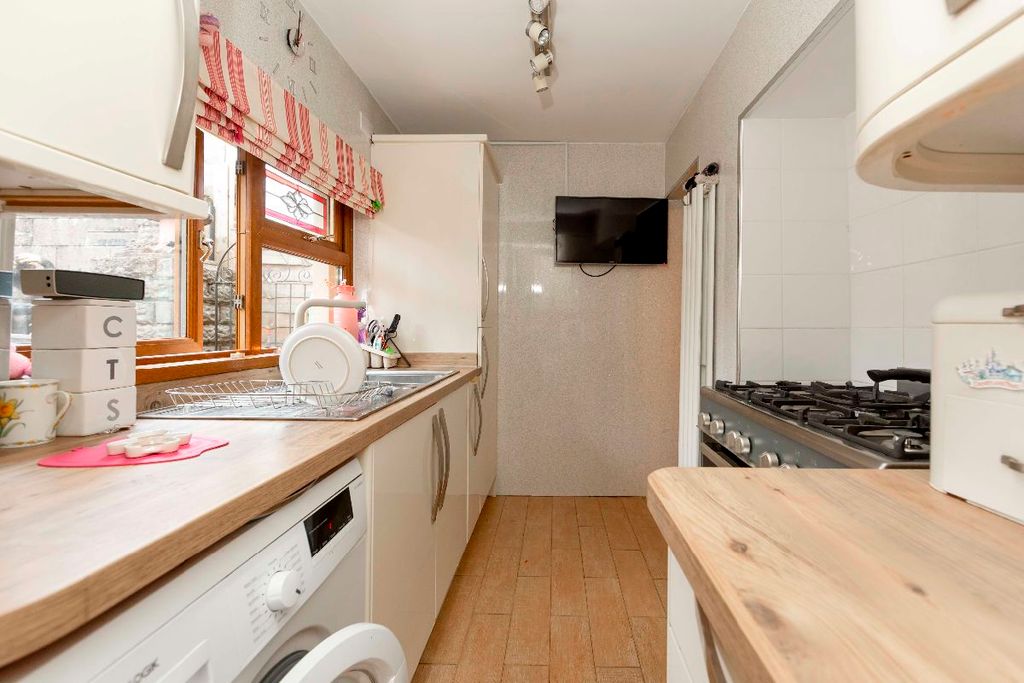 Property photo 2 of 24