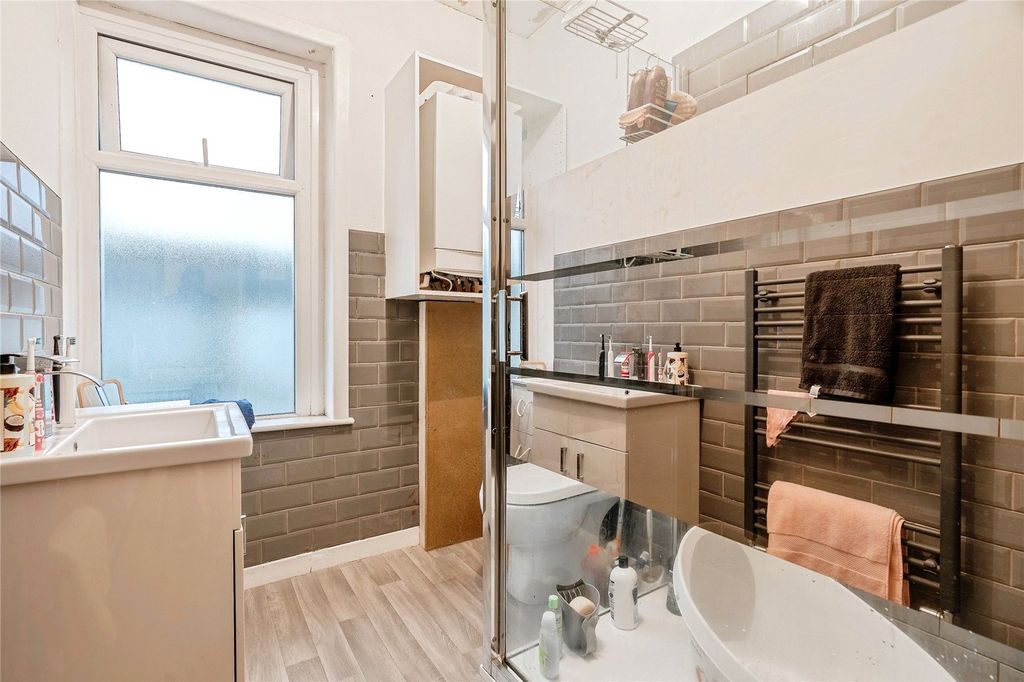 Property photo 3 of 21 Picture No. 15