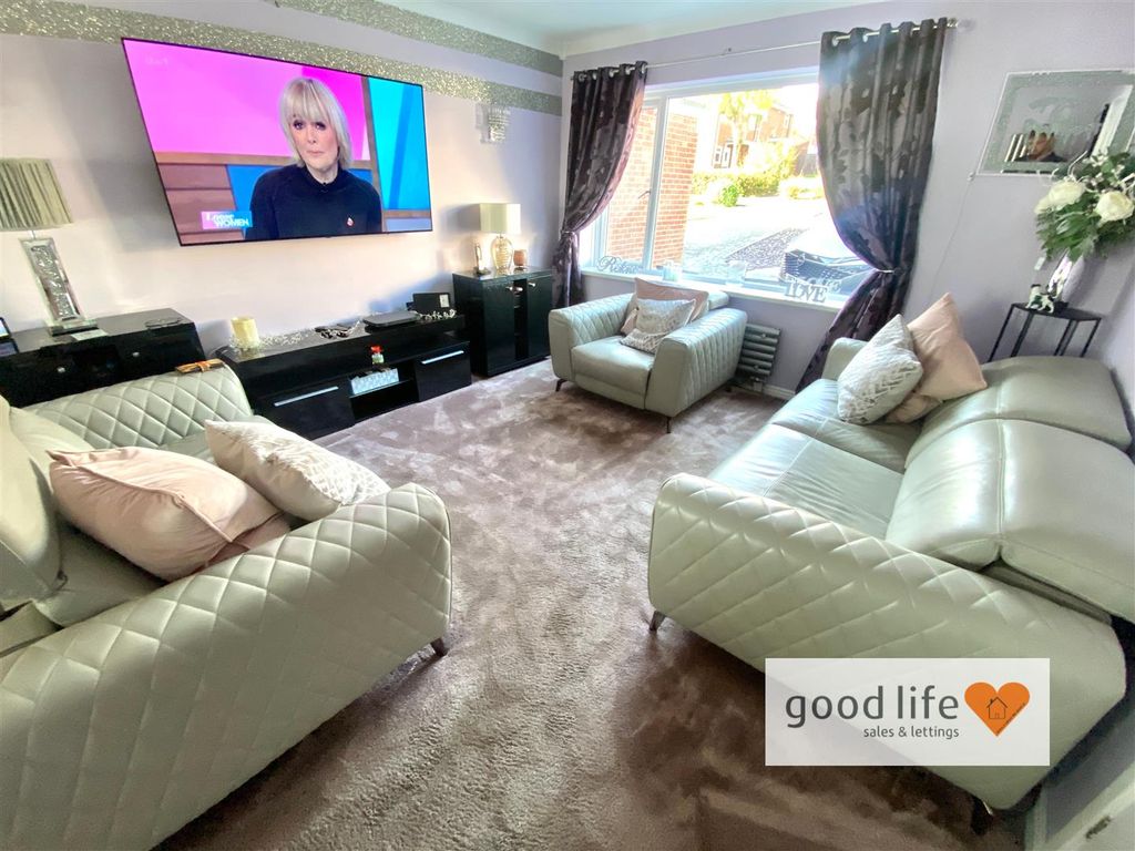 Property photo 2 of 21 20251030_123306476_Ios5Withernseagrove.Jpg