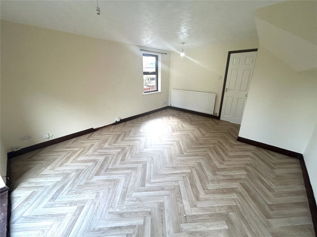 Property photo 3 of 8 Picture No. 22