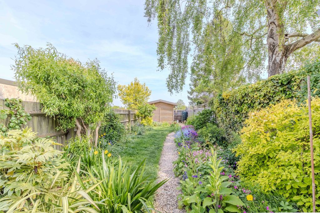 Property photo 2 of 17 Garden
