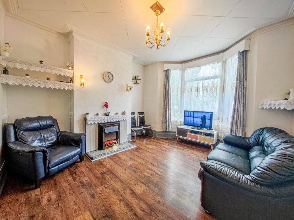 Property photo 3 of 30 282 3