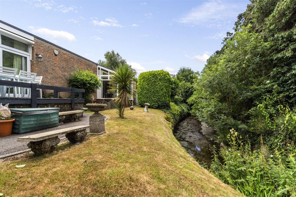 Property photo 3 of 34 Ferring Lane,45-029.Jpg