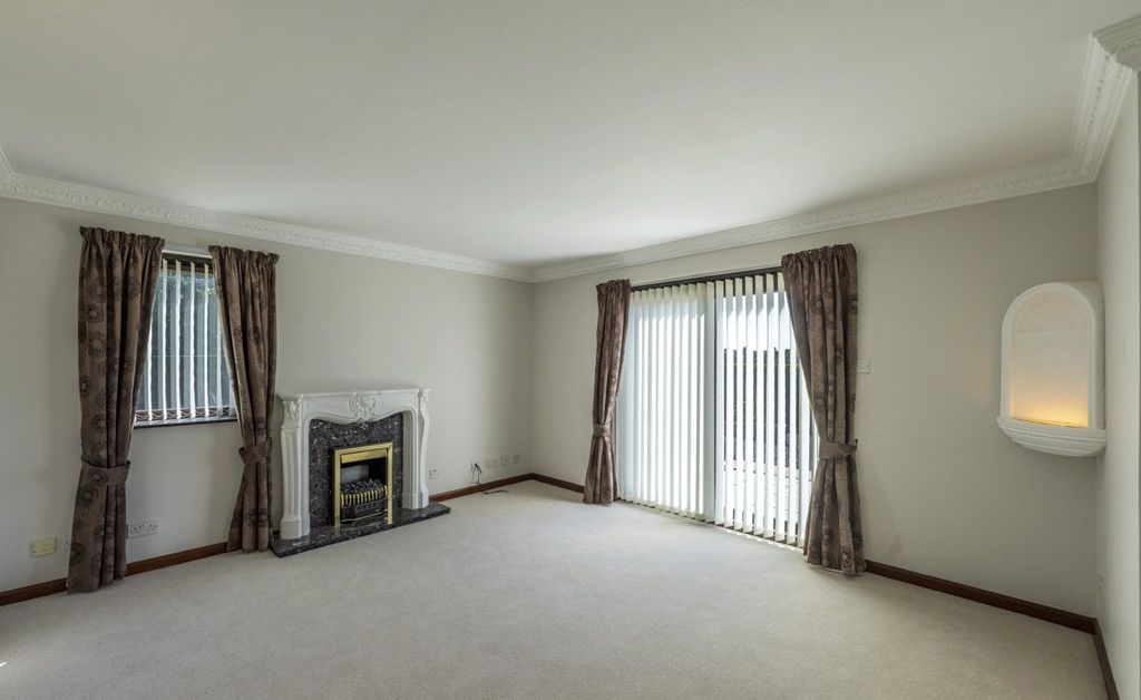 Property photo 3 of 24 Sitting Room