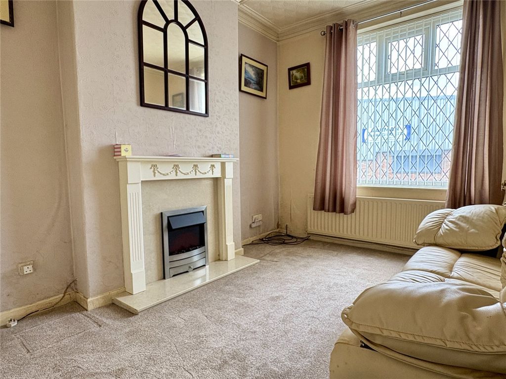 Property photo 3 of 13 Lounge