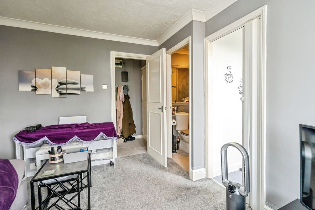 Property photo 3 of 9 Pbox-Img.Jpg