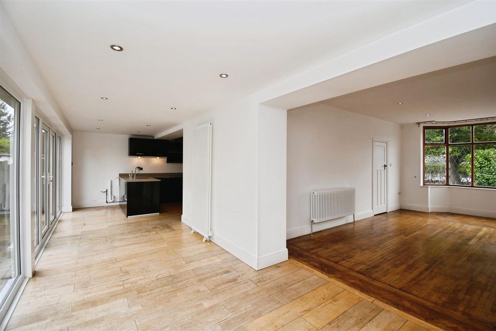 Property photo 3 of 18 5E7Defbb-U 20 20 2857 29.Jpg