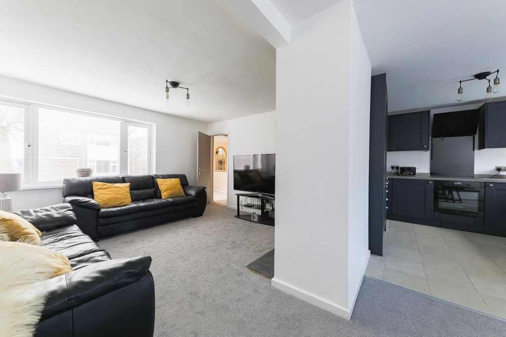 Property photo 3 of 19 Living Room