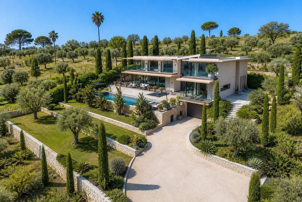 Property photo 1 of 11 At The Gates Of Cannes - New Architect-Designed Villa With Panoramic Sea View