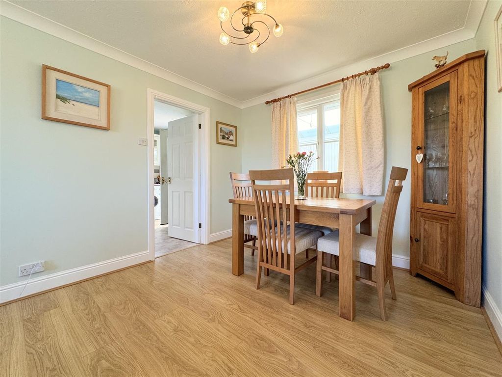 Property photo 3 of 29 Dining Area