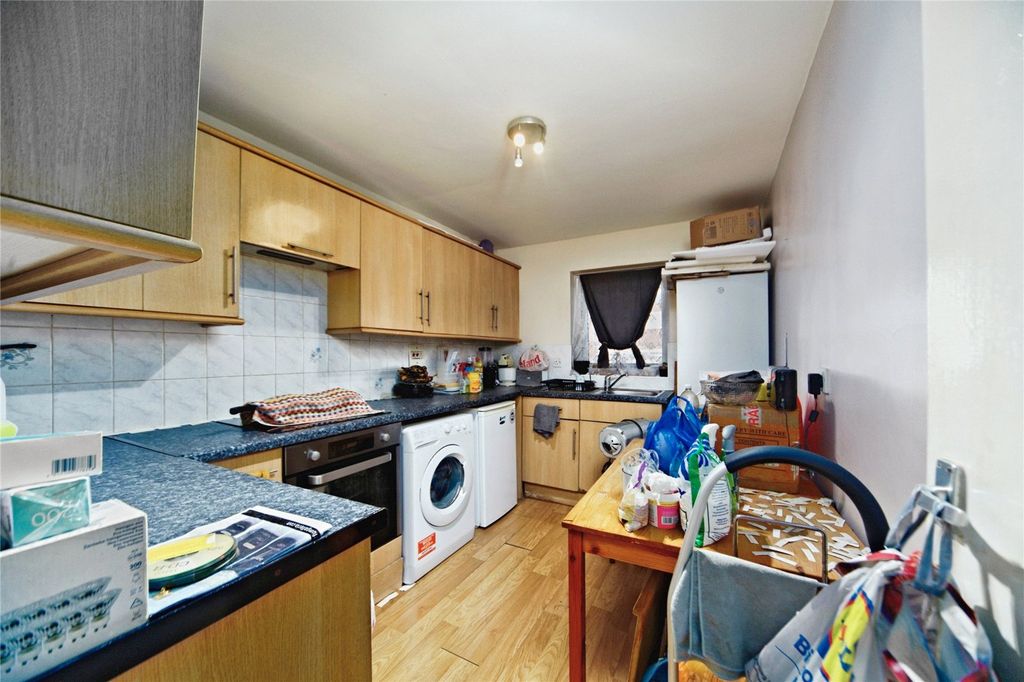 Property photo 2 of 8 Picture No. 18