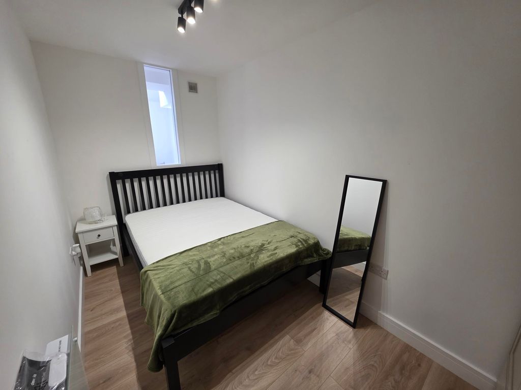Property photo 1 of 10 Bedroom