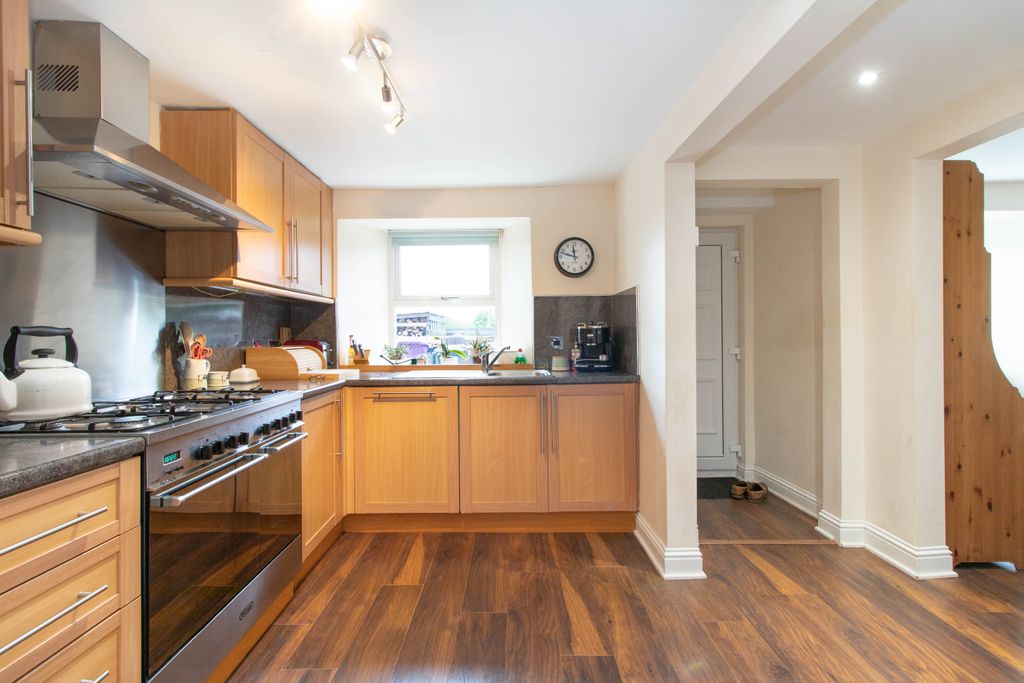Property photo 3 of 33 Kitchen