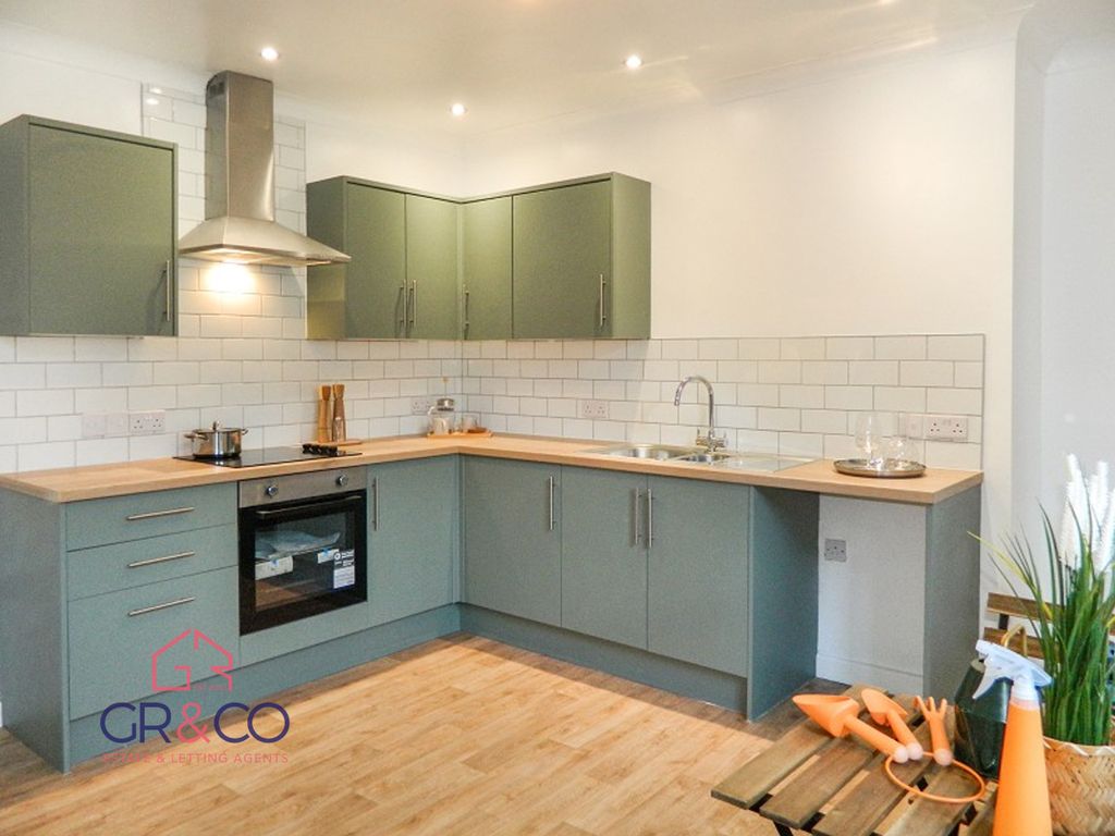 Property photo 2 of 23 Kitchen / Breakfast Room