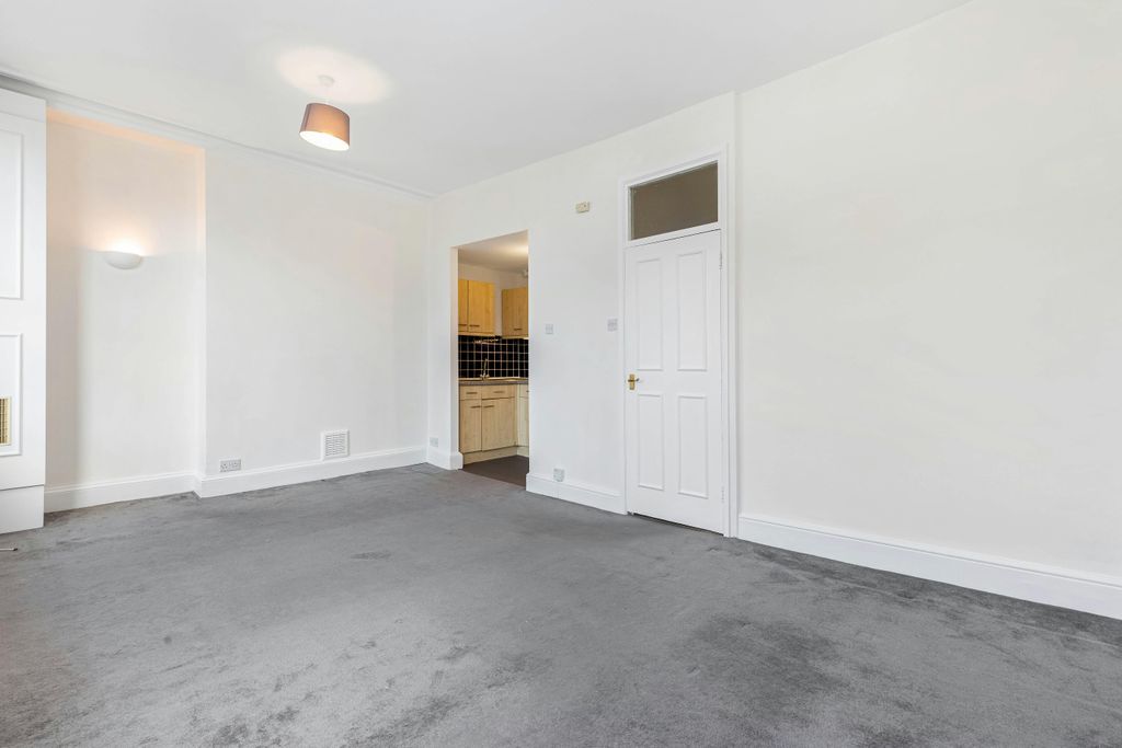 Property photo 3 of 9 Daniel_Watneyflat_3_3_Finborough_Road6.Jpg