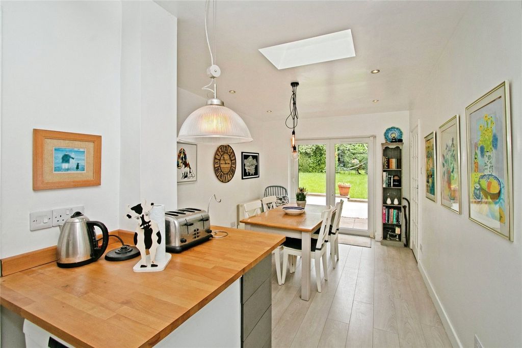Property photo 2 of 19 Picture No. 23