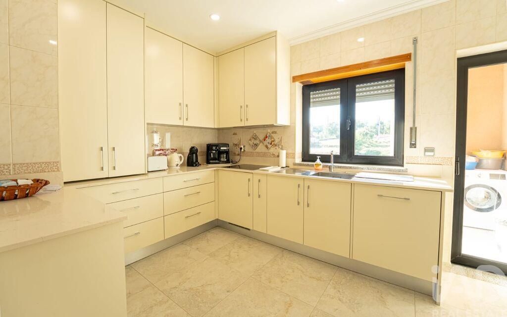 Property photo 2 of 33