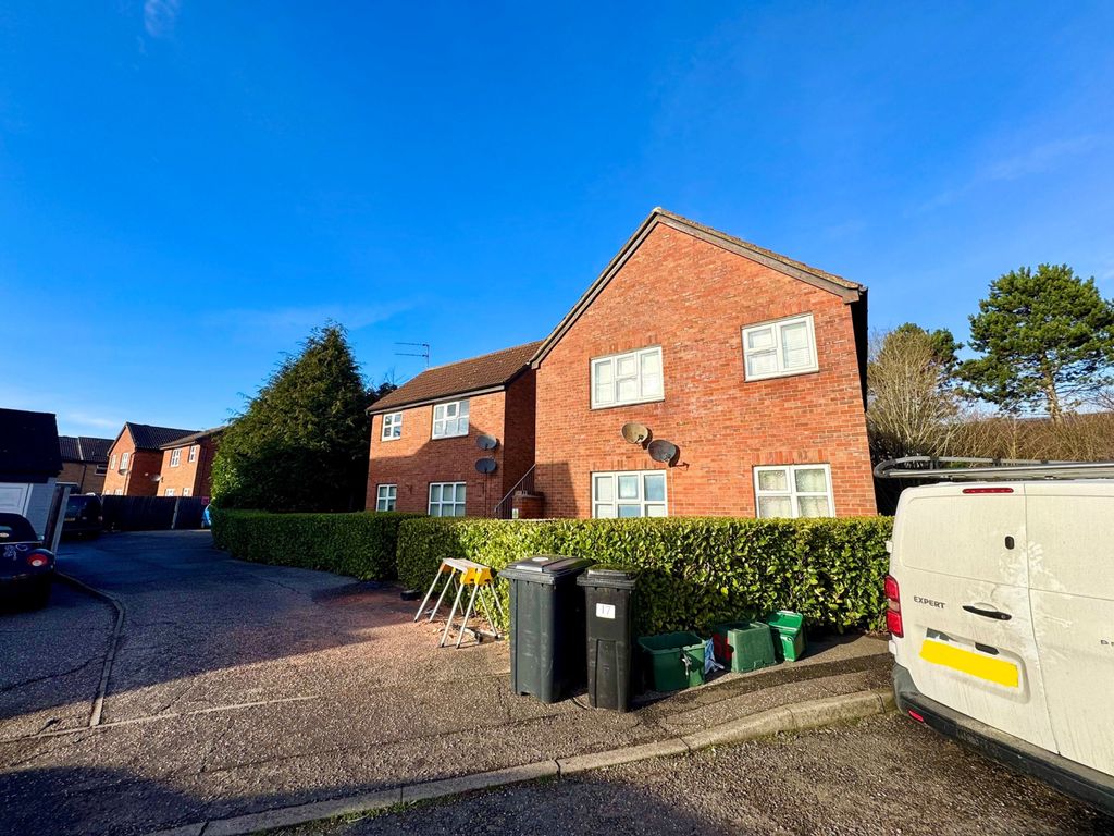 Property photo 1 of 6 Burton Place, Chelmsford, CM2 6Ty