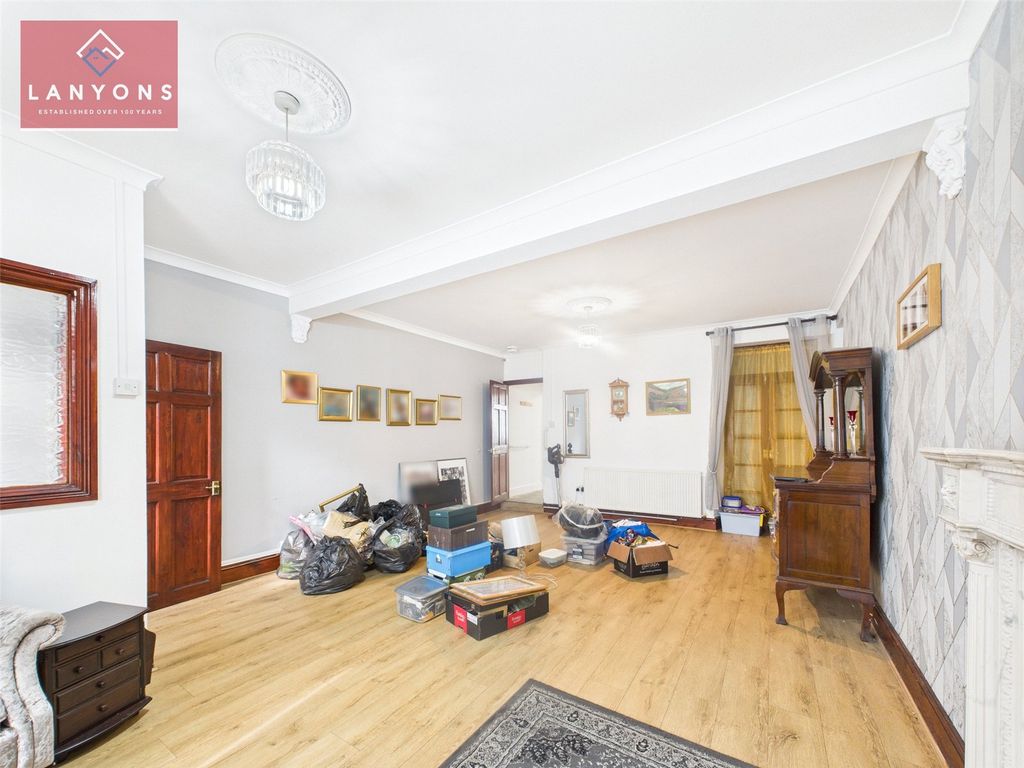 Property photo 3 of 15 Picture No. 04