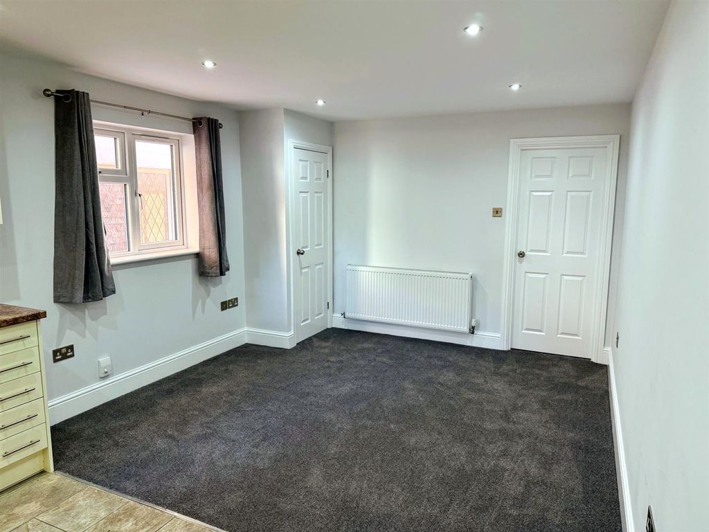 Property photo 2 of 13 Img_8858.Jpg