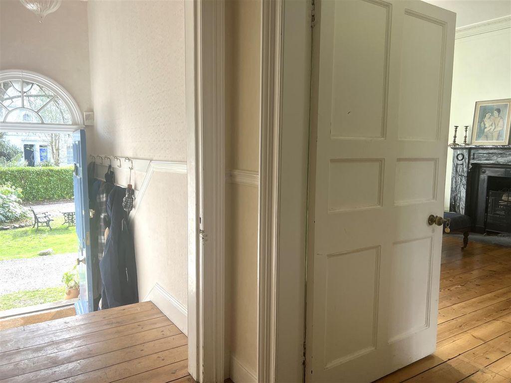 Property photo 3 of 13 Entrance