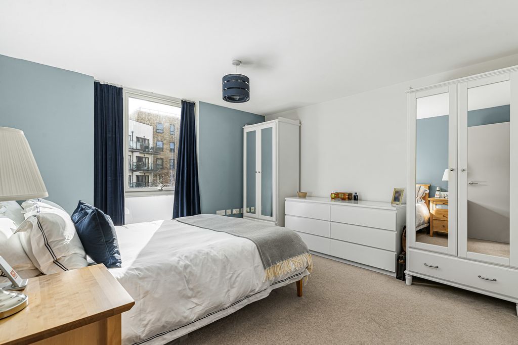 Property photo 3 of 24 Bedroom