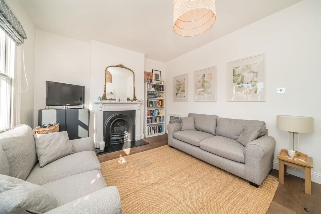 Property photo 3 of 6