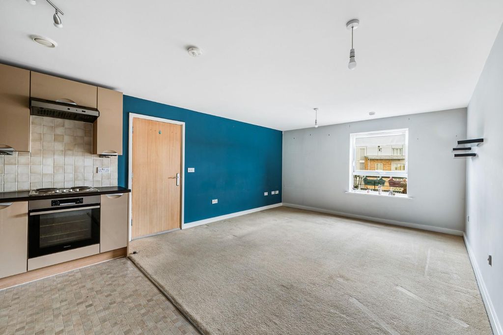 Property photo 2 of 13 67 Langtry Court-5.Jpg