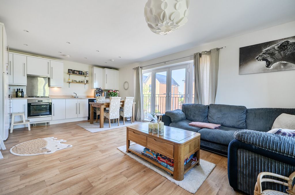 Property photo 3 of 12 1450170-8-69F3243...