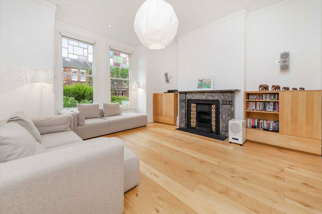Property photo 2 of 7
