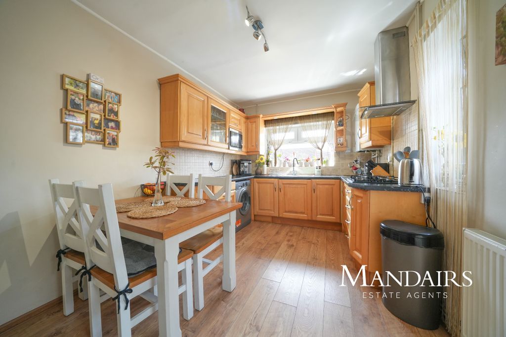 Property photo 3 of 27