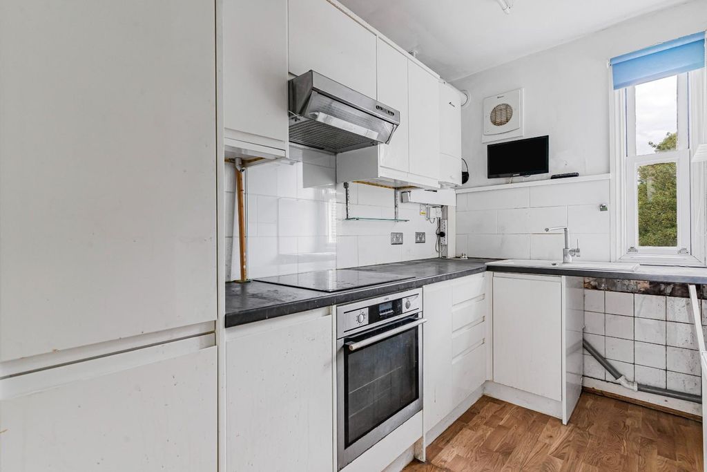 Property photo 2 of 17 12_59715.Jpg