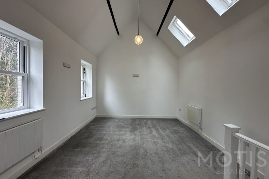 Property photo 2 of 8 Photo 5