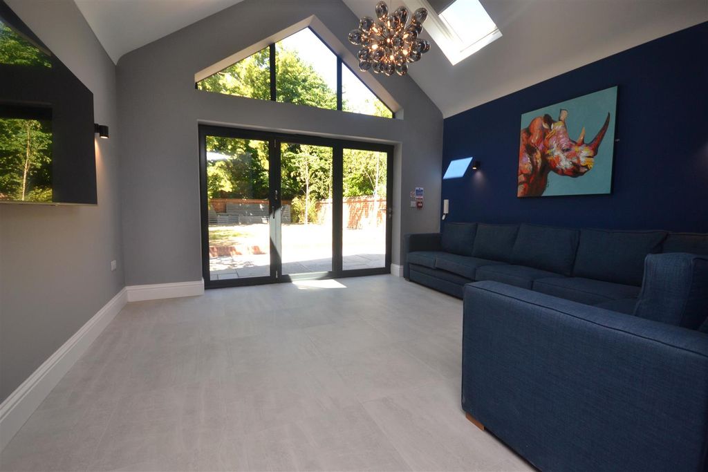 Property photo 3 of 8