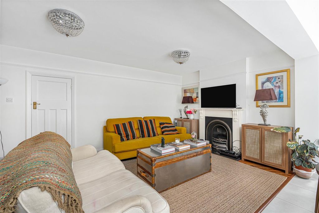 Property photo 3 of 27