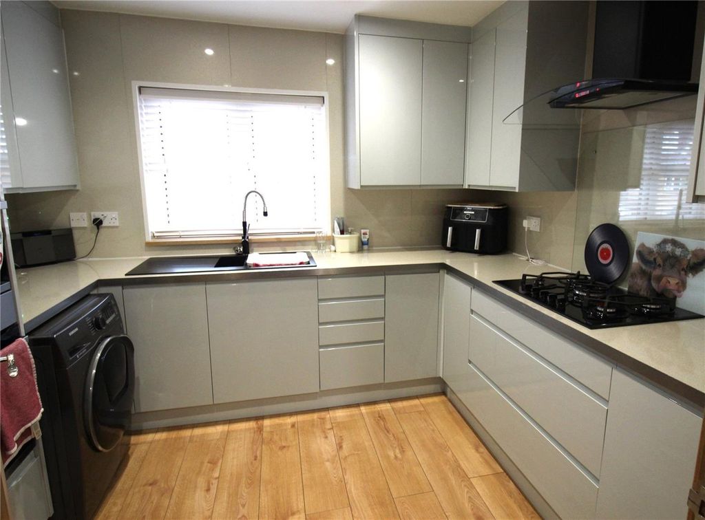 Property photo 3 of 12 Kitchen