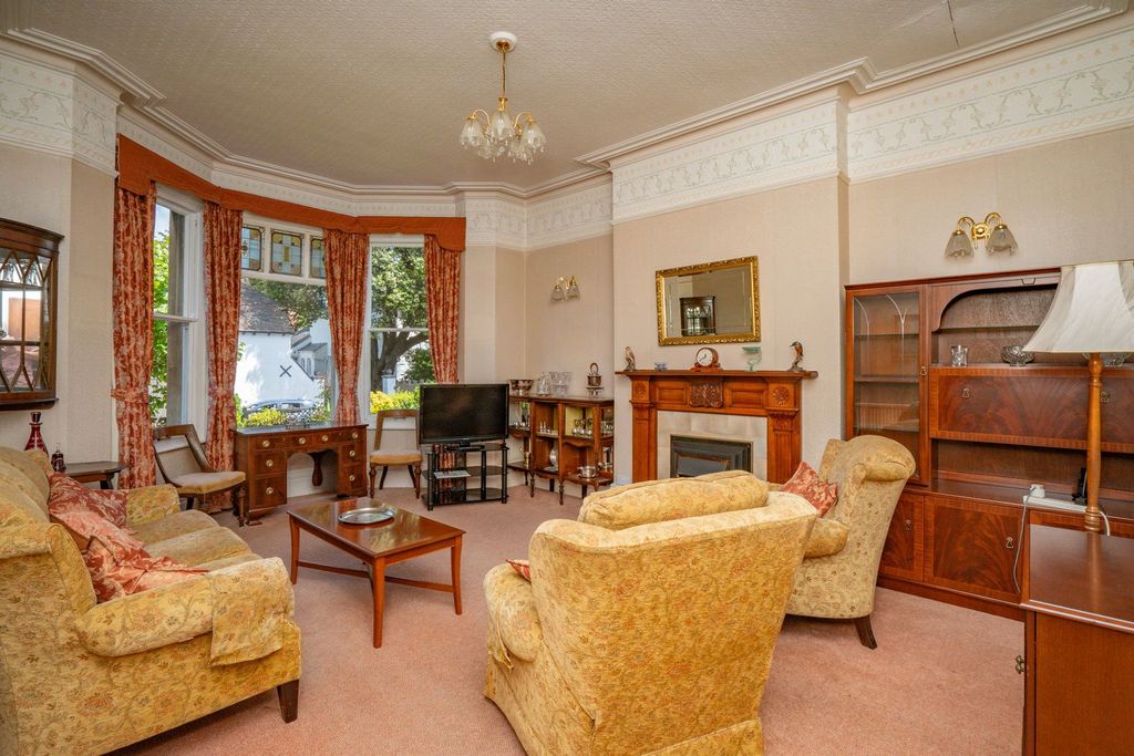 Property photo 2 of 26