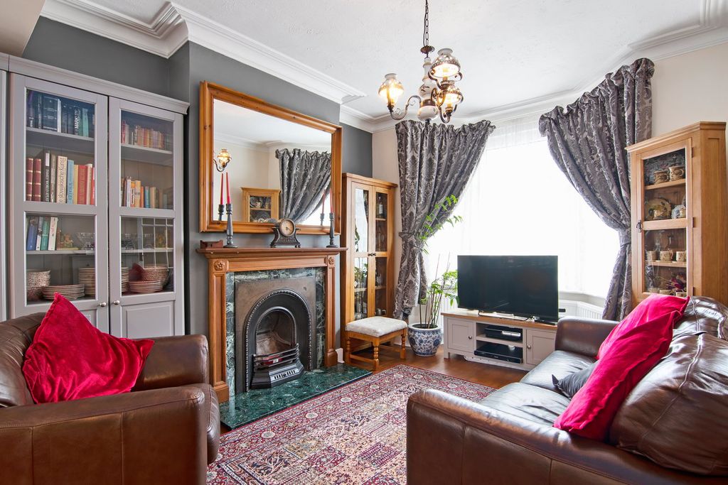 Property photo 3 of 9