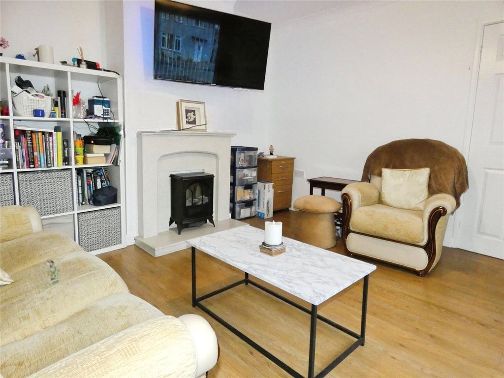 Property photo 2 of 11 Living Room