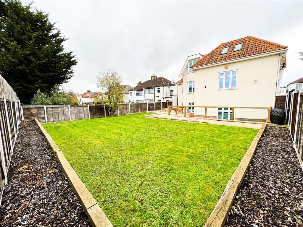 Property photo 1 of 11 Bance Court E18