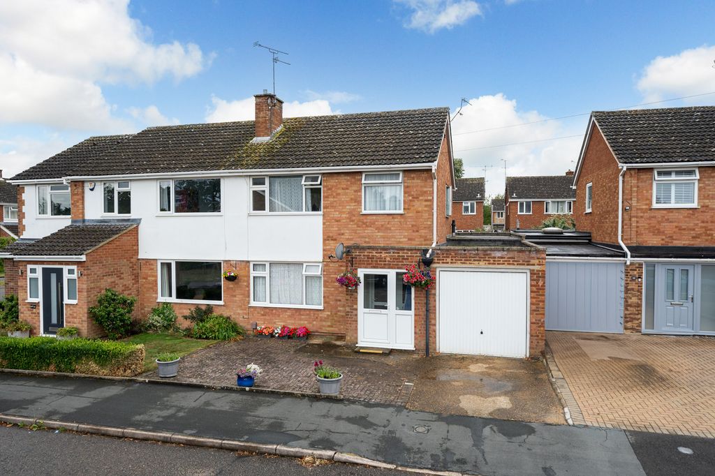 Property photo 1 of 19 13-Pevensey-Close-