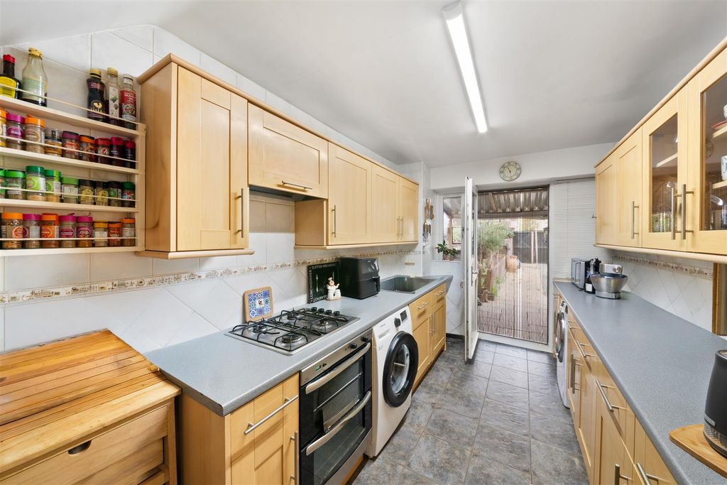 Property photo 3 of 17 4