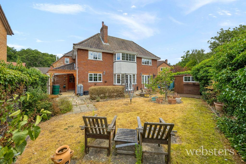 Property photo 2 of 27