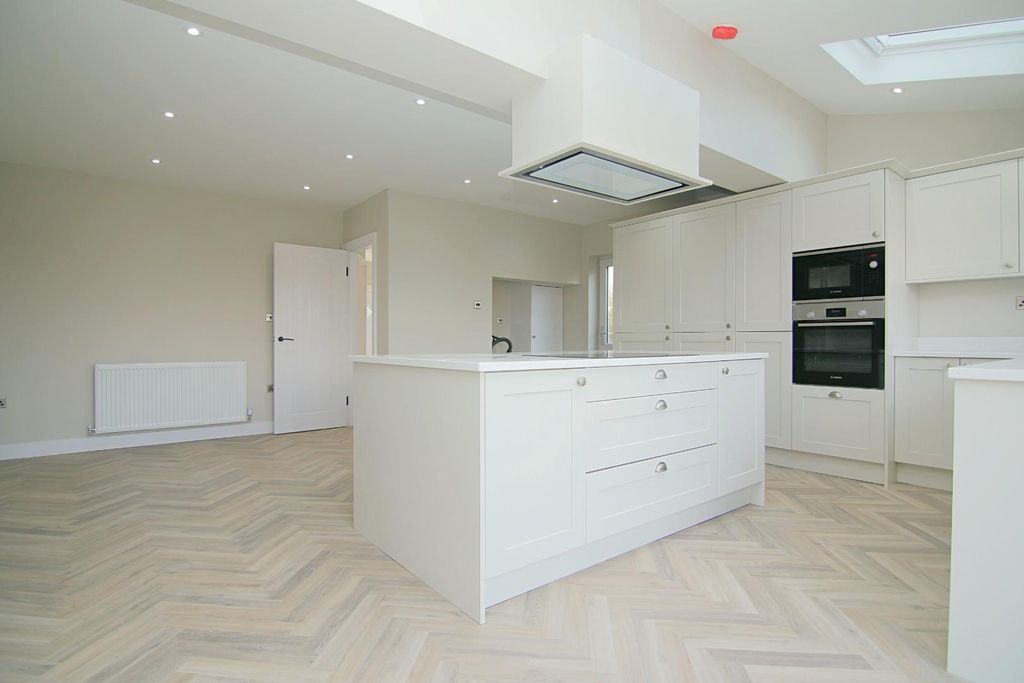 Property photo 2 of 25 Kitchen/Diner